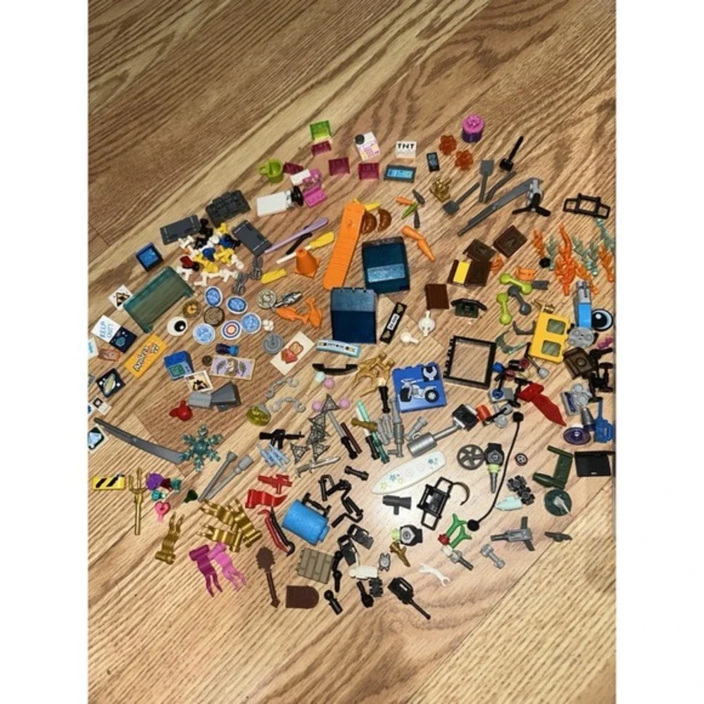 Lego Minifigures, Accessories, Weapons, Tools, Star‎ wars, ETC READ